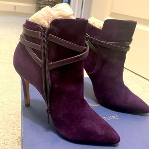 Pour la Victoire purple booties